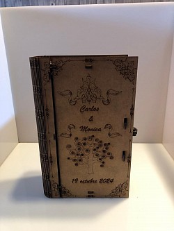 Caja con ojas o corazones